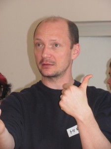 Miroslav Spousta vede workshop Neziskovka v rámci širšího systému